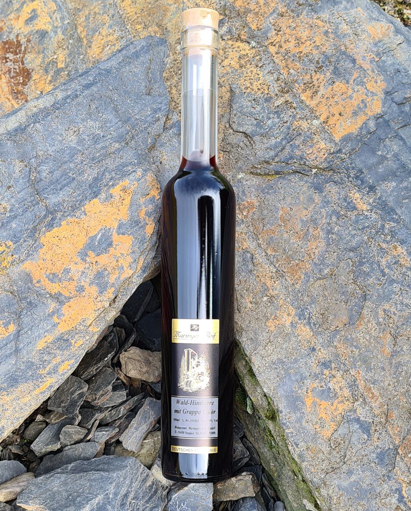 WALD-HIMBEER LIKÖR MIT GRAPPA - WEINGENUSS MARINGER REIF